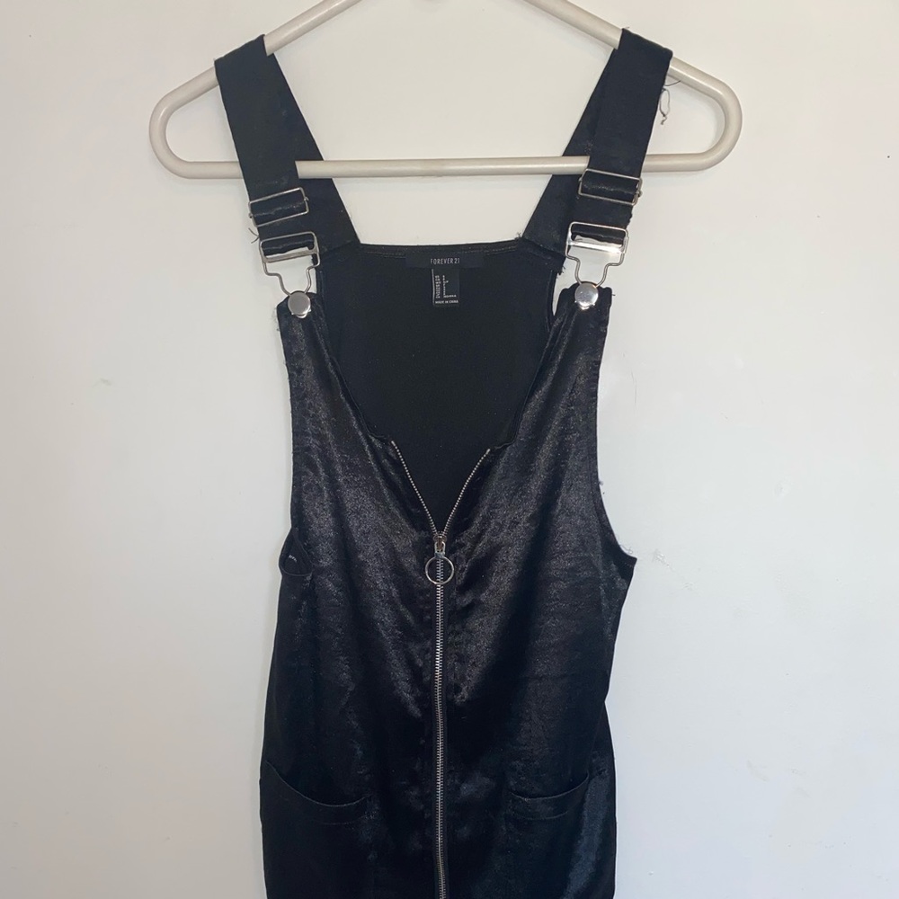 Forever 21 black overall zipper dress